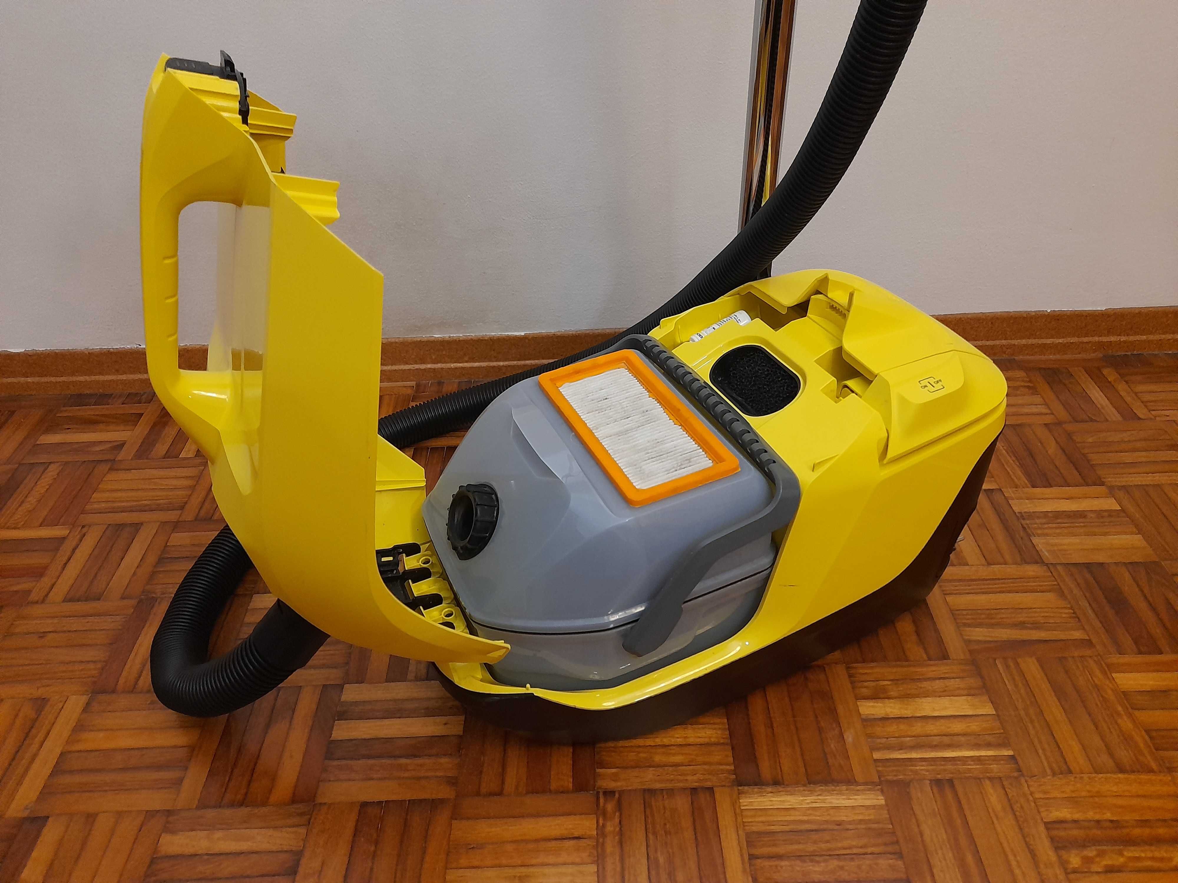 Aspirador com filtro de agua KARCHER