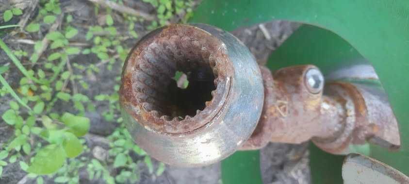 Продам шнек комбайна Джон Дір