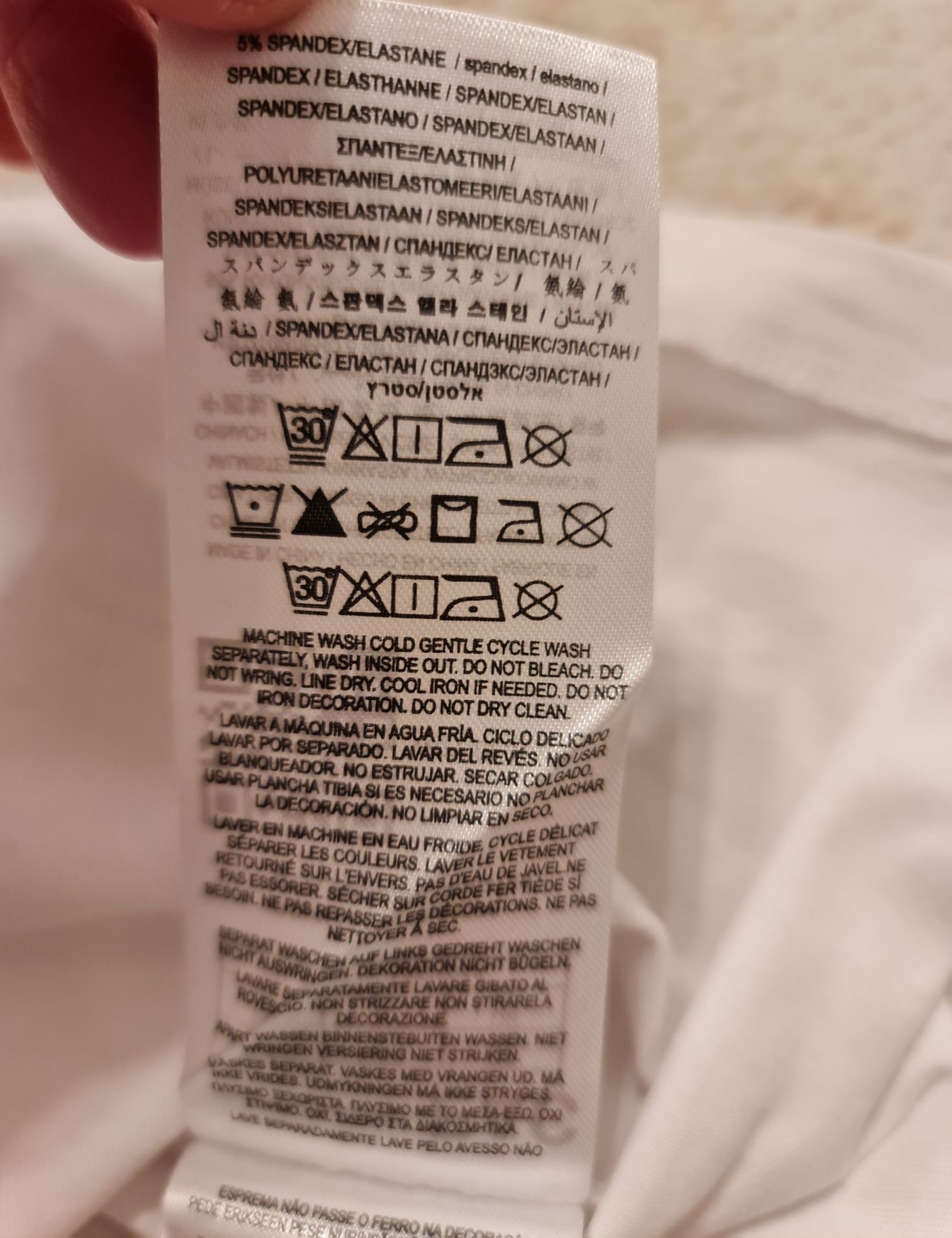 Biały t- shirt, koszulka Guess, złote logo