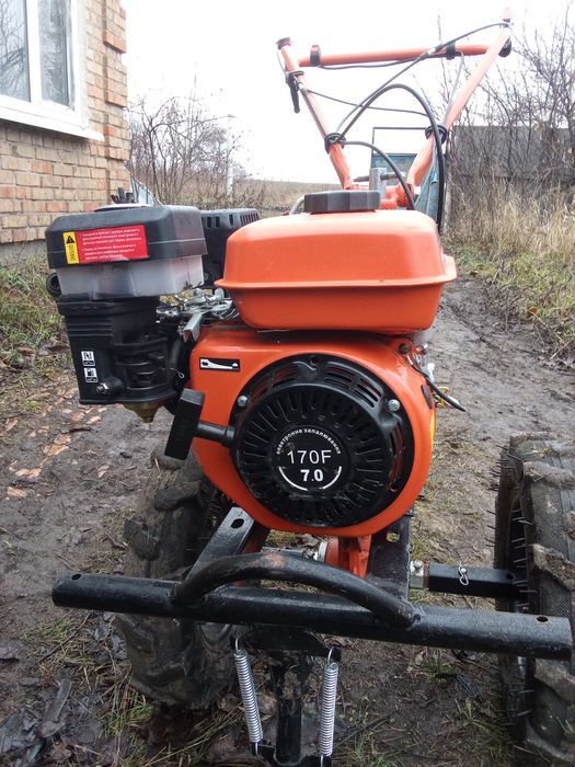 Продам мотоблок.  Почти новий.  В работе бил мало.