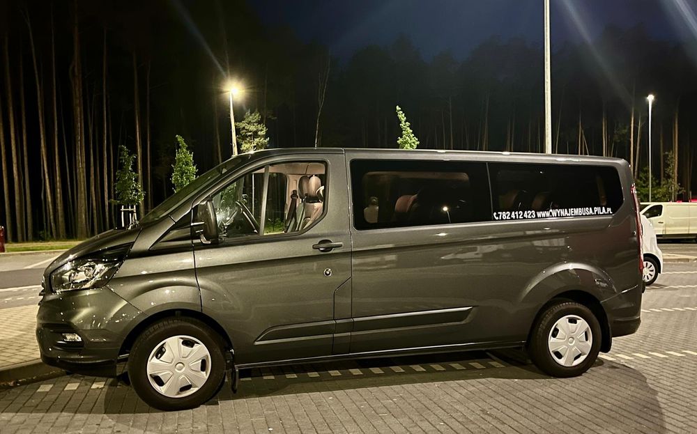 Wynajem busów osobowych-wypożyczalnia busów Fordy Custom 8-9 os