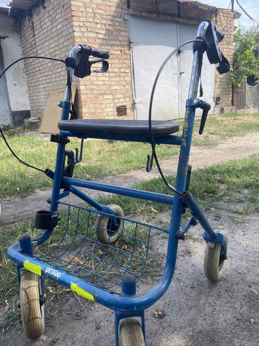 Ходунки медичні на колесах