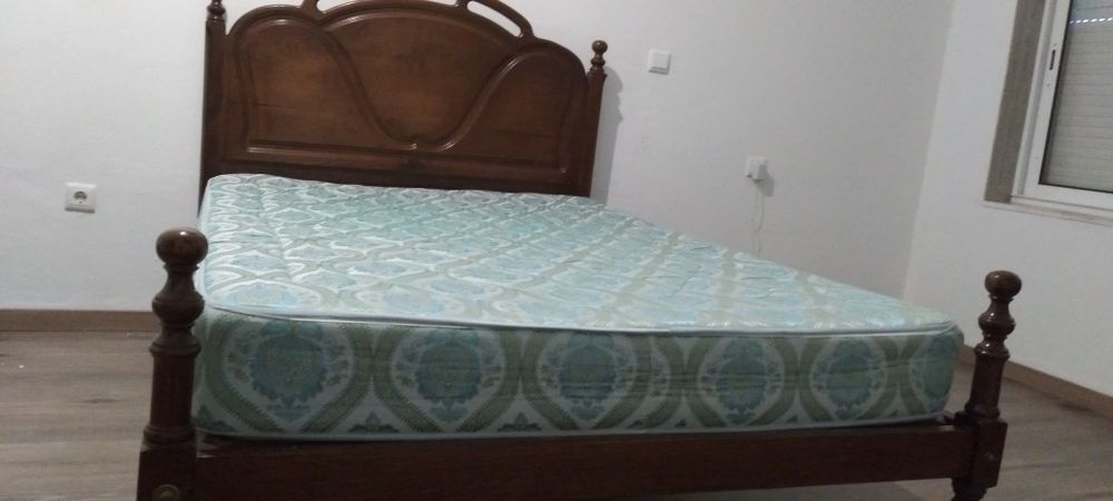vendo cama, com colchao e estrado