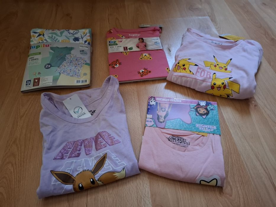 Zestaw nowych ubrań dla dziewczynki  122/128 – 4 T-shirty + koszulka +