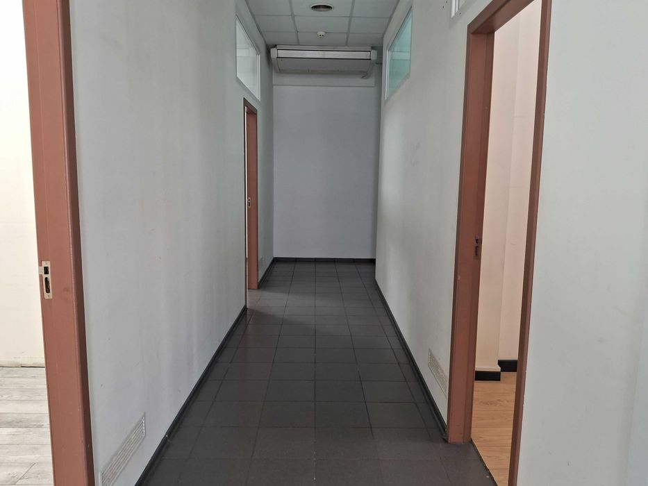 Сдам офис в центре города общей пл.12 кв.м , 5550 грн.