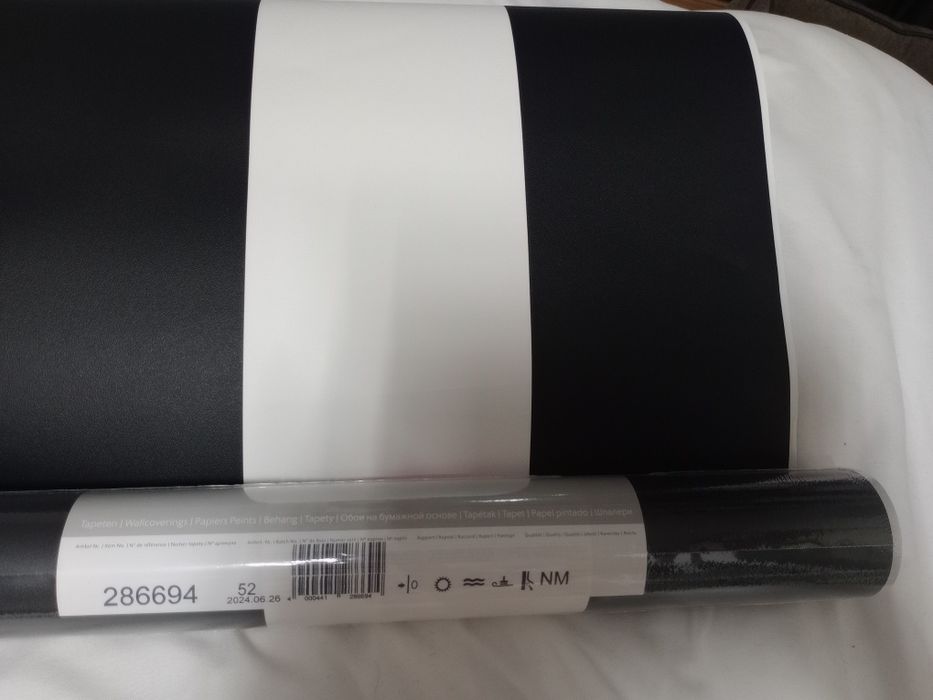 Tapeta w pasy biało czarne