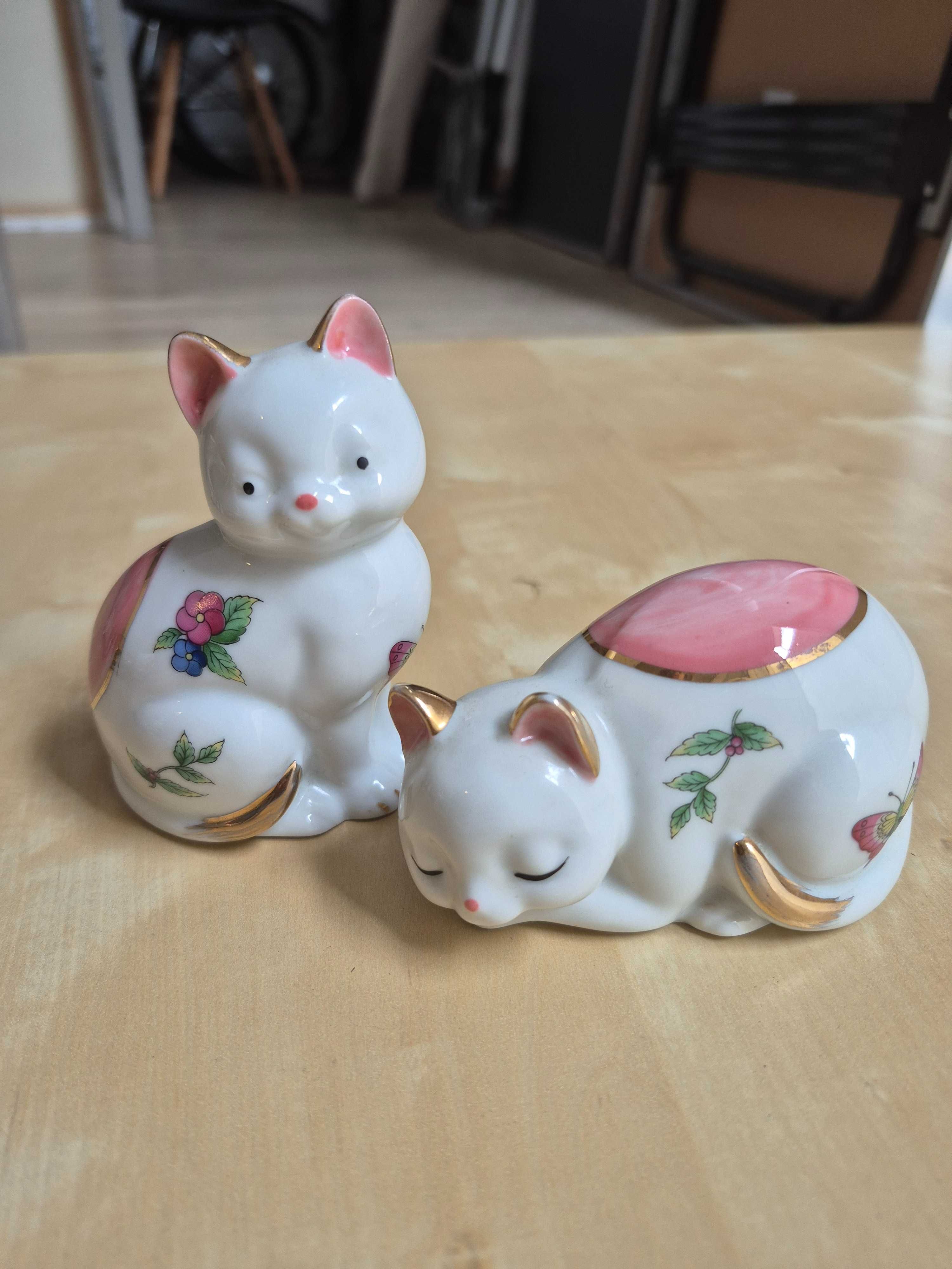 Gatinhos, menino e menina em porcelana antigos