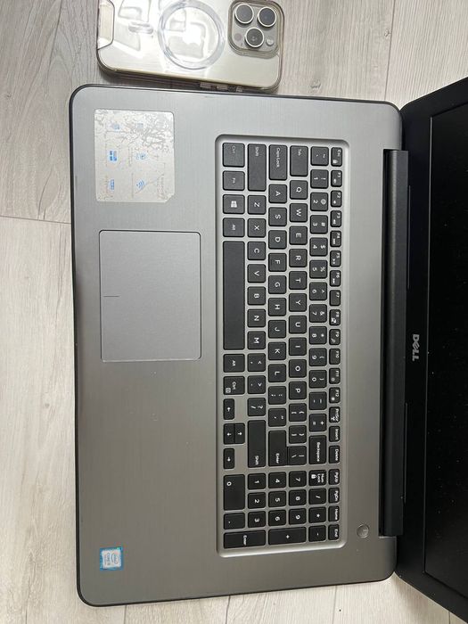 Великий ноутбук Dell Inspiron 5767 — 17” i5 8gb 1tb