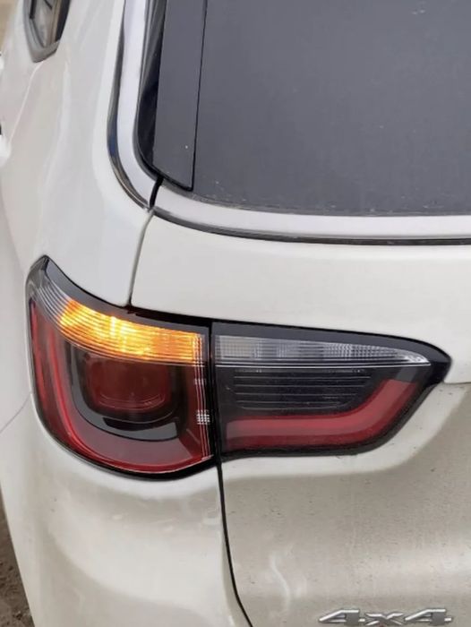 Жовті повороти. Jeep Compass, Cherokee.