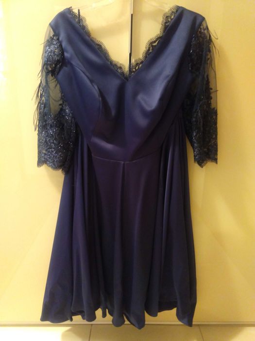 Piękna granatowa elegancka sukienka