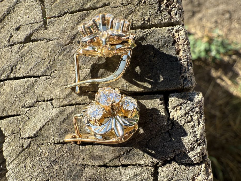 Сережки Конюшина з якутськими діамантами