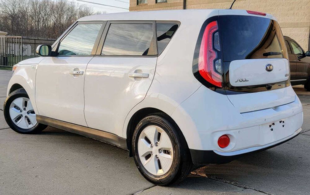 Kia Soul EV +      2015