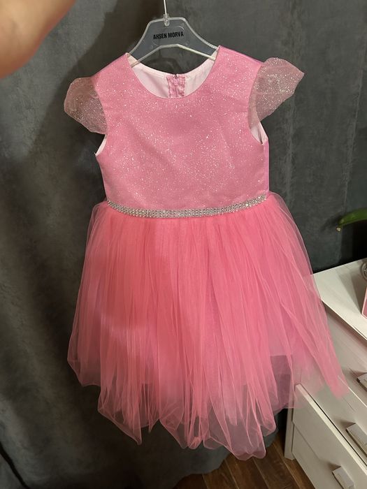 Сукня святкова на дівчинку 4-5 р