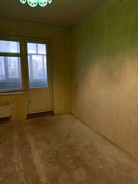 Продам чудову 4-х кім. квартиру, по М. Лушпи (підготовлена під ремонт)