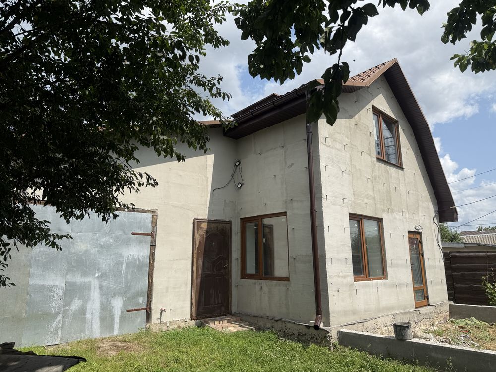 Продажа будинку з частковим ремонтом під чистову