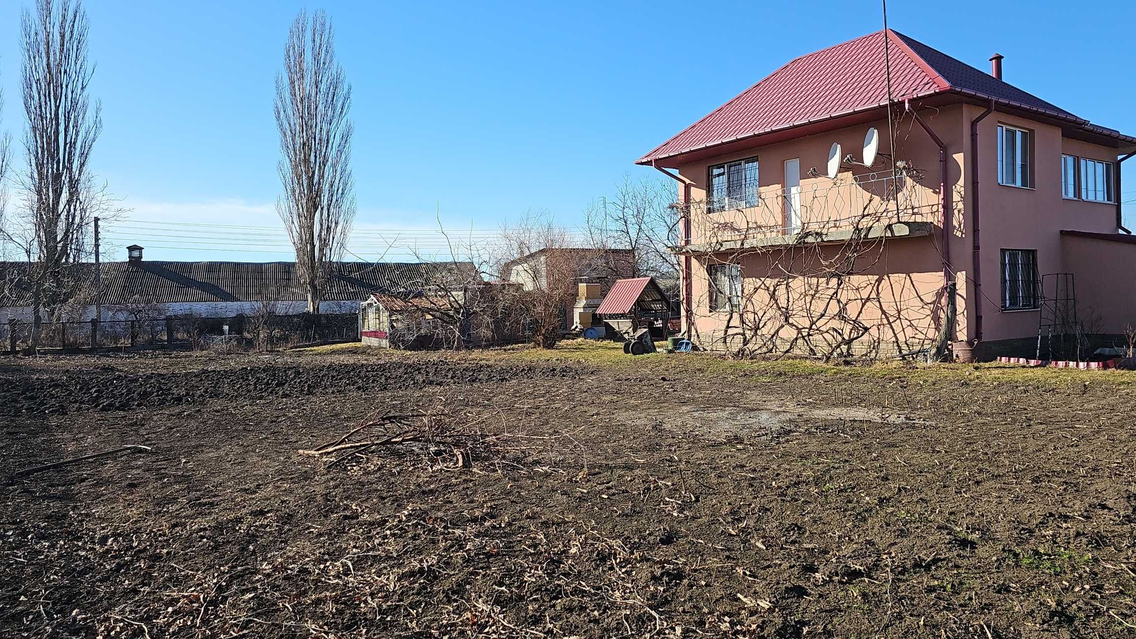 Будинок з цікавою архітектурною думкою! - є відеоогляд будинку!