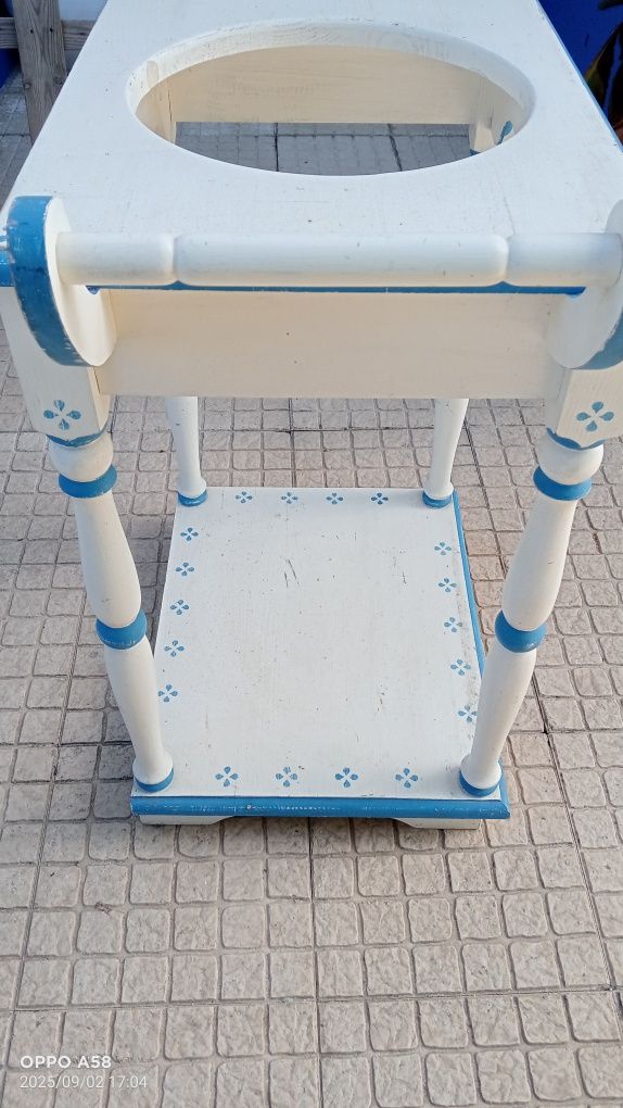 Lavatório de madeira