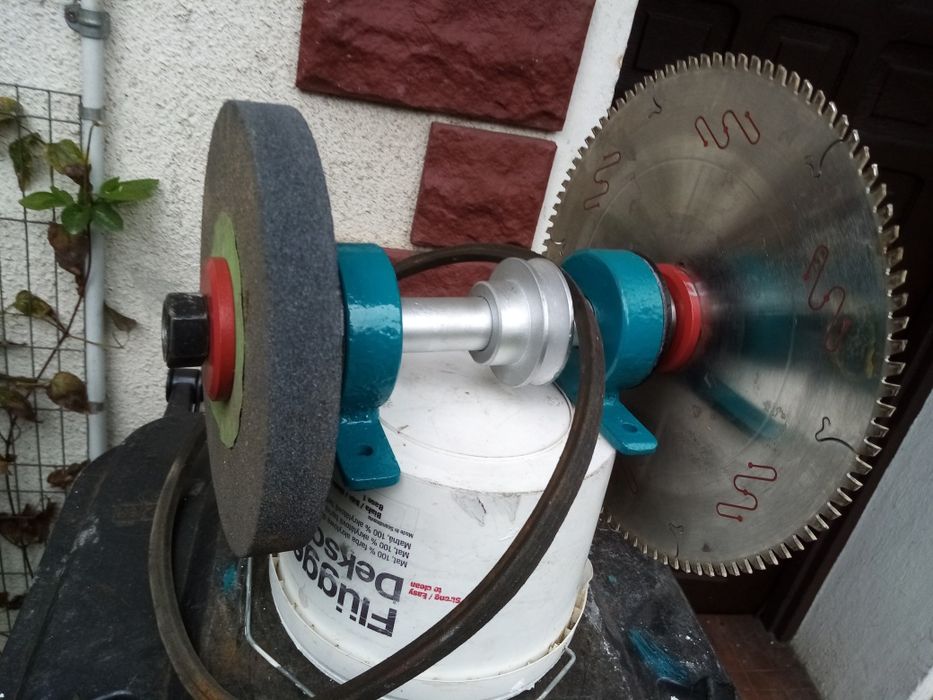 Wałek uniwersalny do piły i szlifierki
