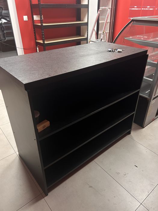 Lada sklepowa czarna