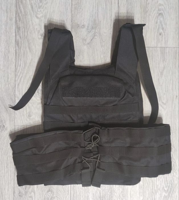 Плитоноска чорного кольору