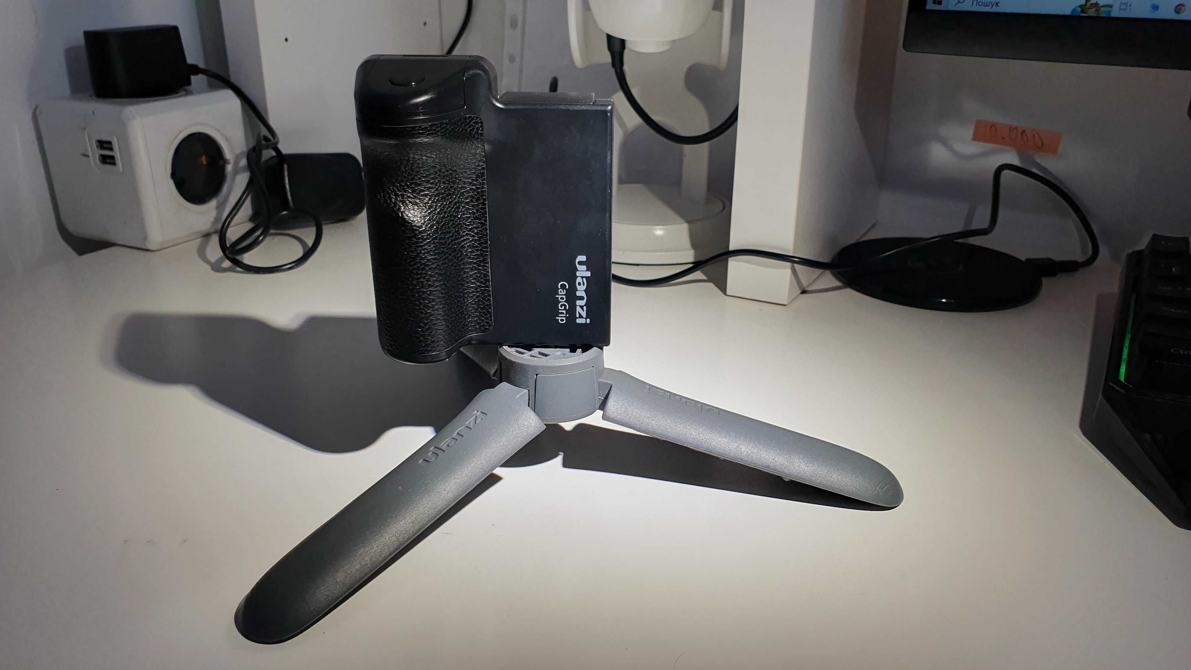 Uchwyt z pilotem Bluetooth do smartfona Ulanzi CapGrip Black