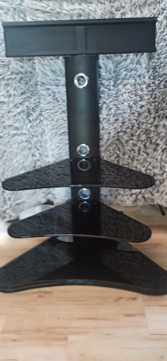Podłogowy stojak pod telewizor