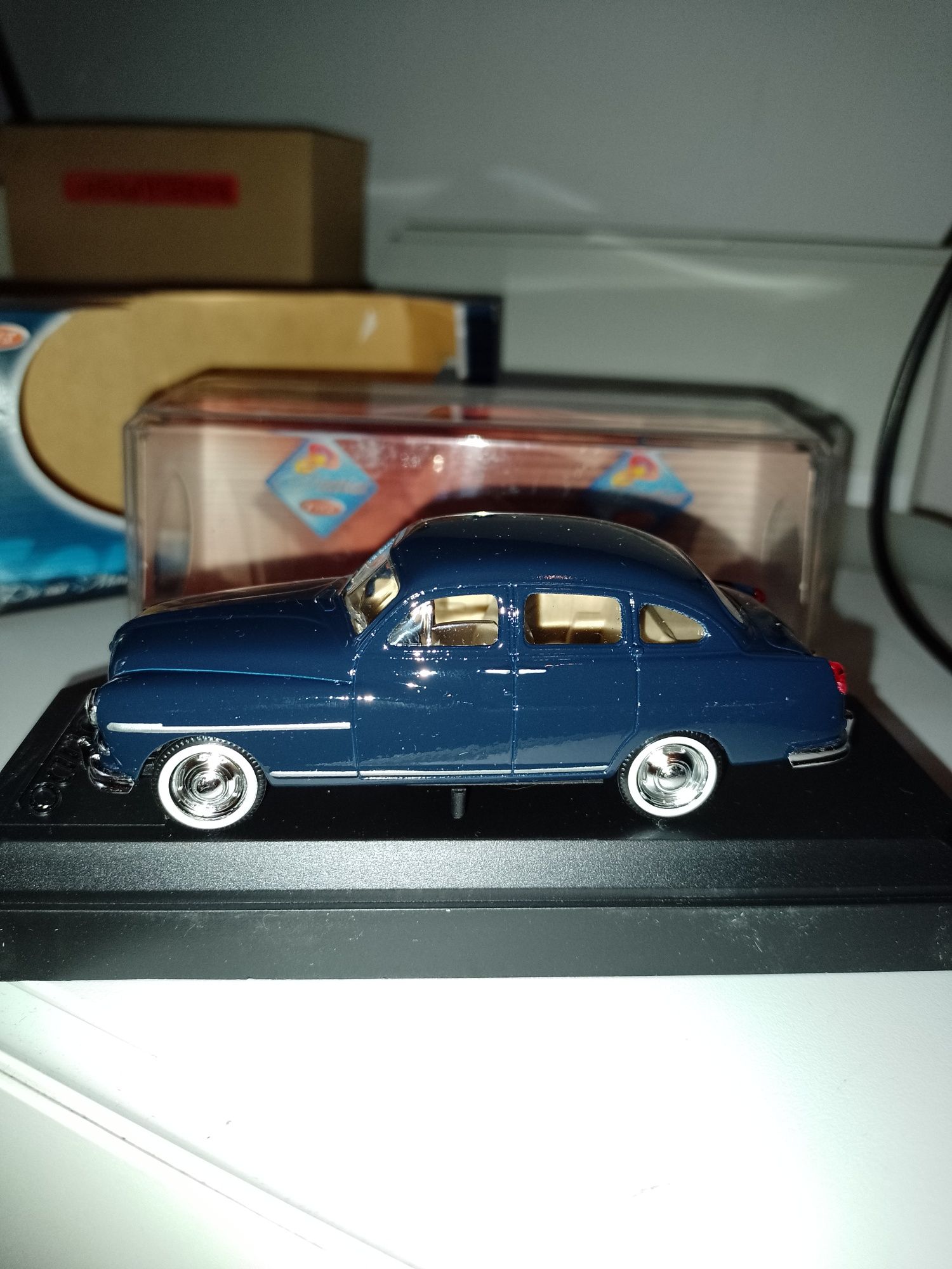 Wyprzedaż kolekcji modeli samochodów solido ford vedette 1/43