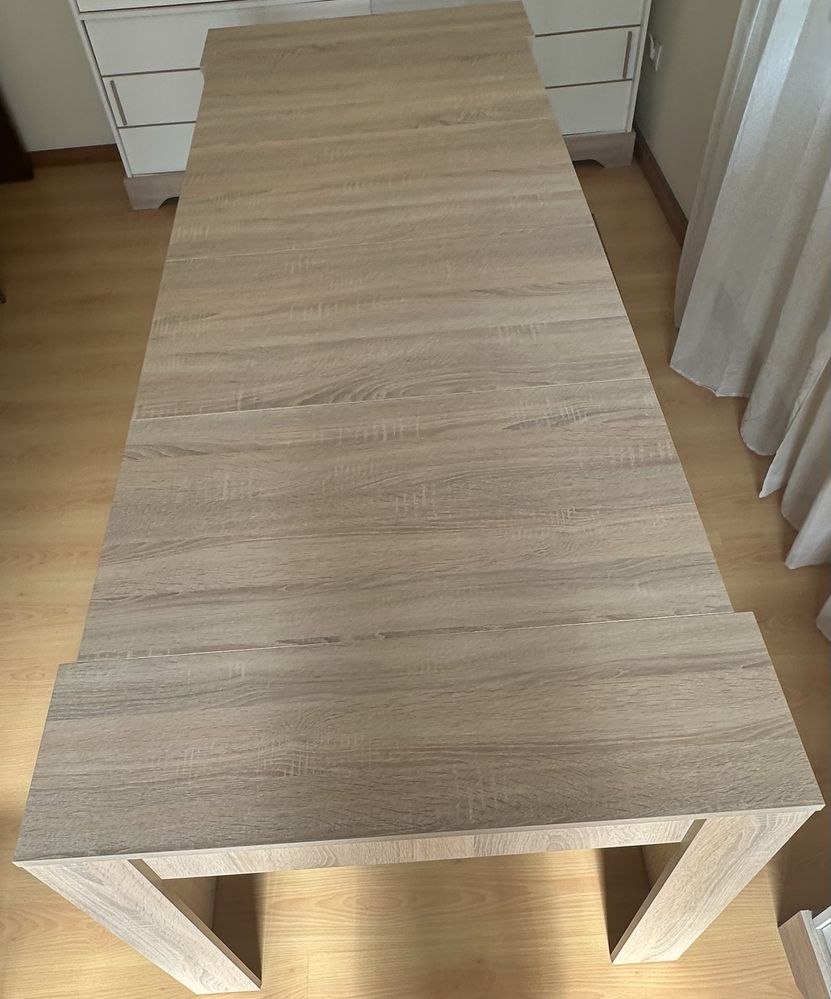 Mesa de Jantar Extensível em MDF – Cor Carvalho