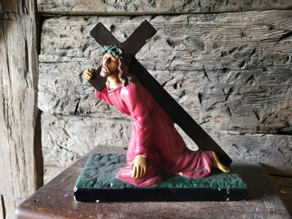 Figurka Pan Jezus dźwigający krzyż Droga krzyżowa