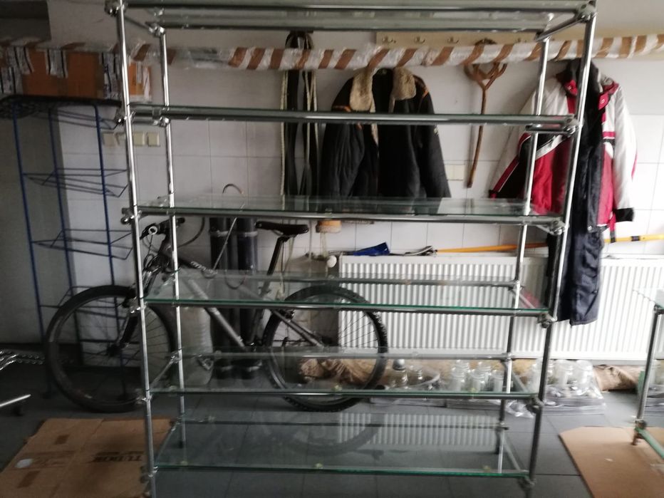 Elegancki szklany  regal