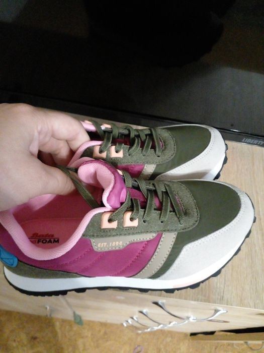 Весняні кросівки