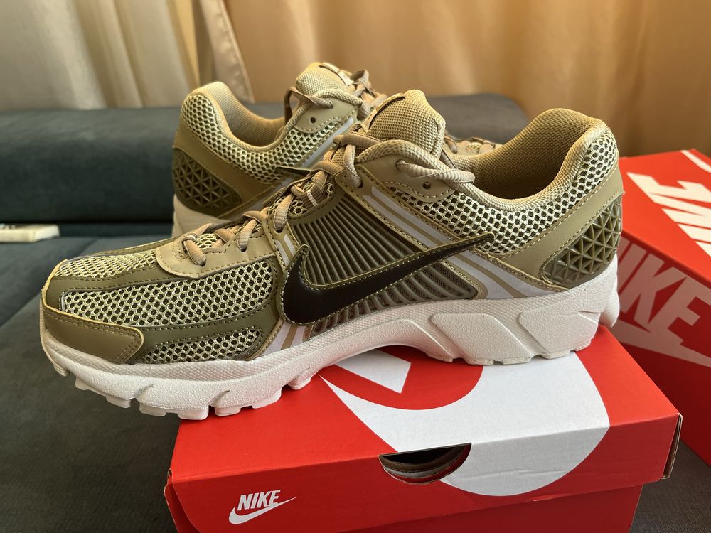 Кросівки Nike Zoom Vomero 5