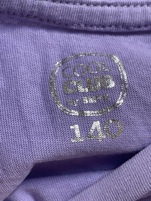 140 Cool Club Smyk liliowa fioletowa koszulka z cyrkoniami motyl