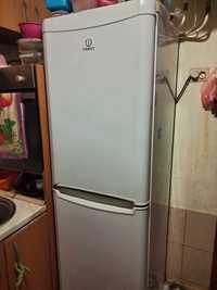 Холодильник Indesit 1,8