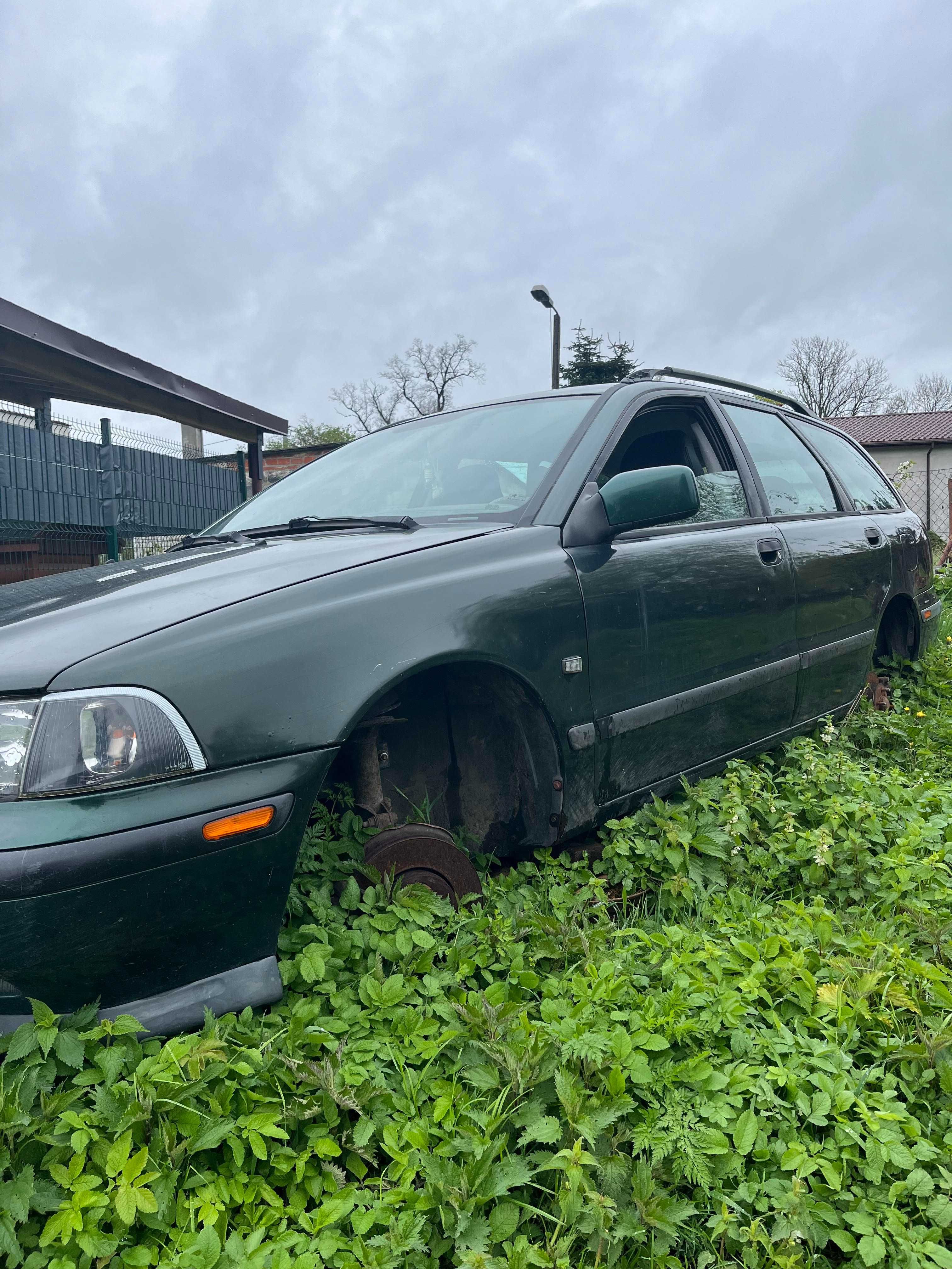 samochód na części Volvo v40