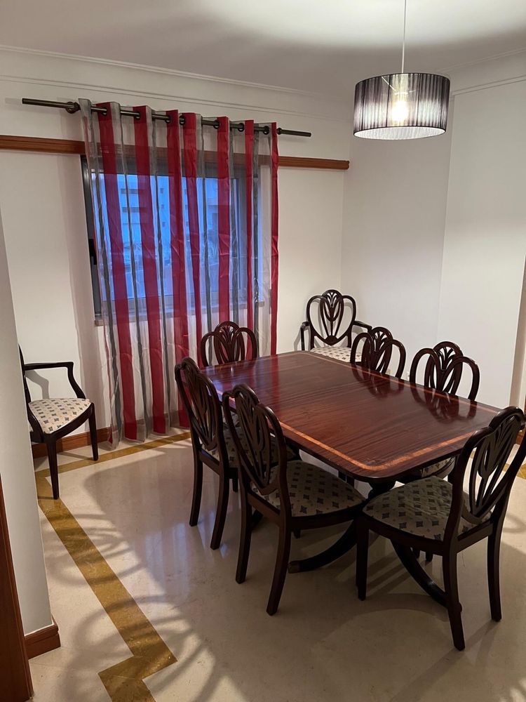 Arrendar T3+1 com 200m2 mobilado e equipado em Linda a Velha