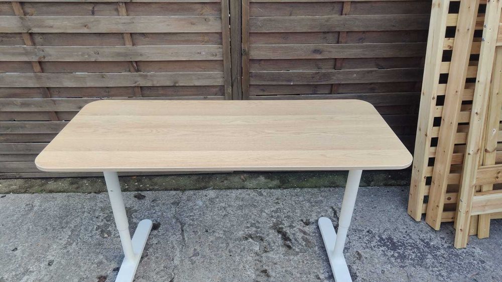 Biurko IKEA Bekant 140x60 blat regulowany dąb Posiadam 2 sztuki