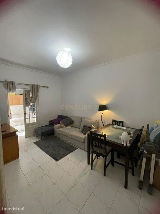 Apartamento T1 + 1 com Terraço em Campolide