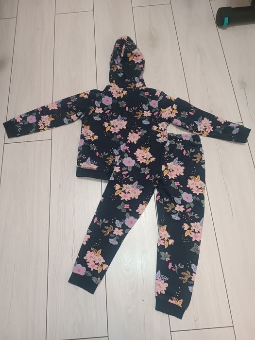 Sprzedam dres dla dziewczynki
