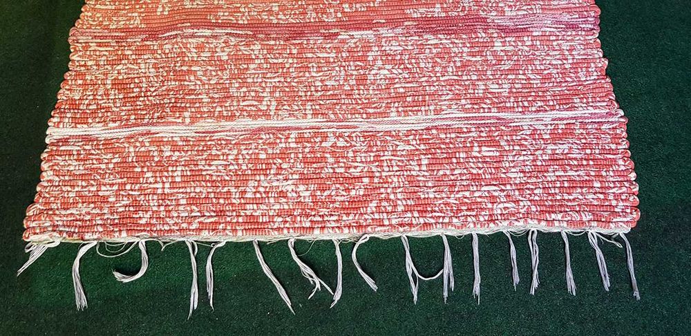 Tapete tradicional de tear manual 130 x 70 cm vermelho e branco