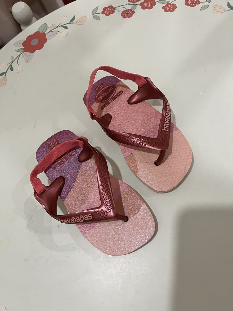 Havaianas novas criança