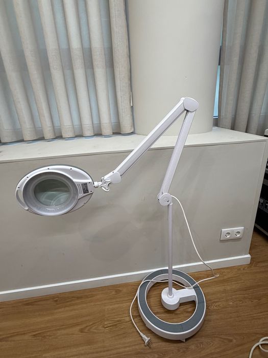 Lupa LED com lente de aumento - profissional