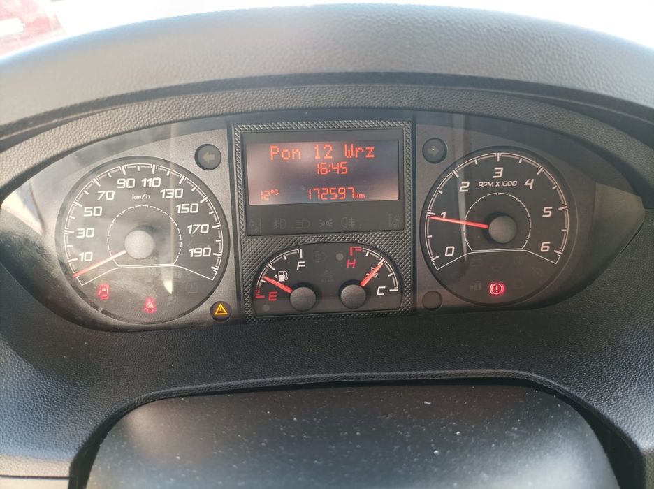 Peugeot boxer 2.0 HDI salon 1 właściciel serwis  izoterma kontener 8 e