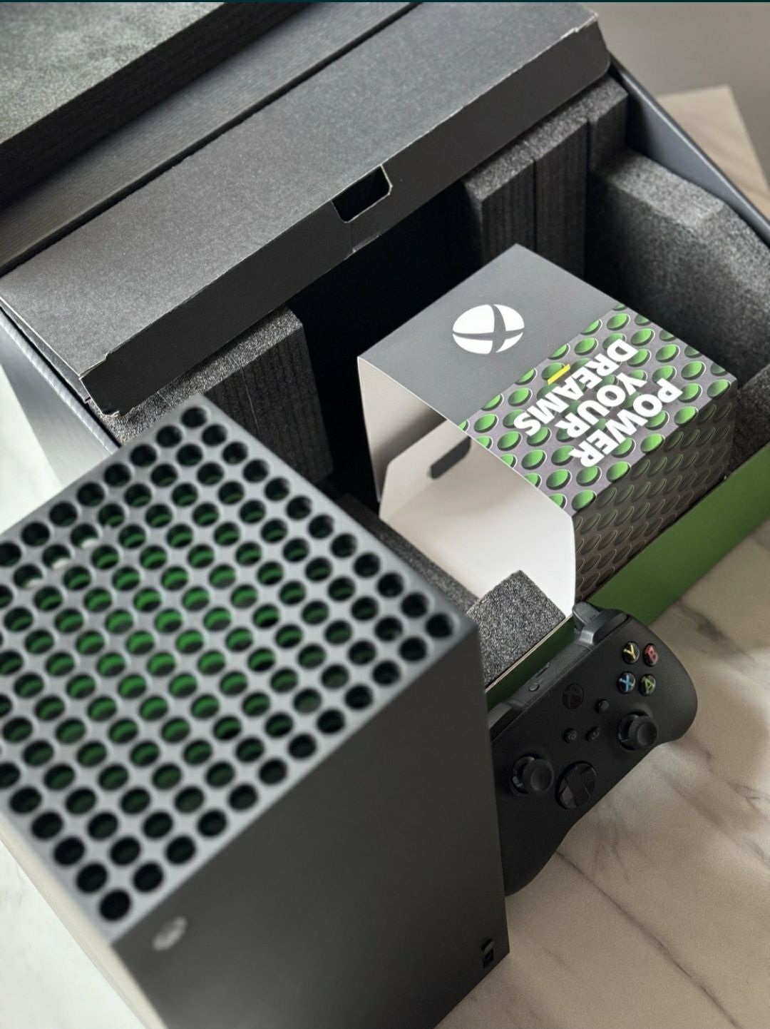 Xbox Series X 1TВ + Gamepad