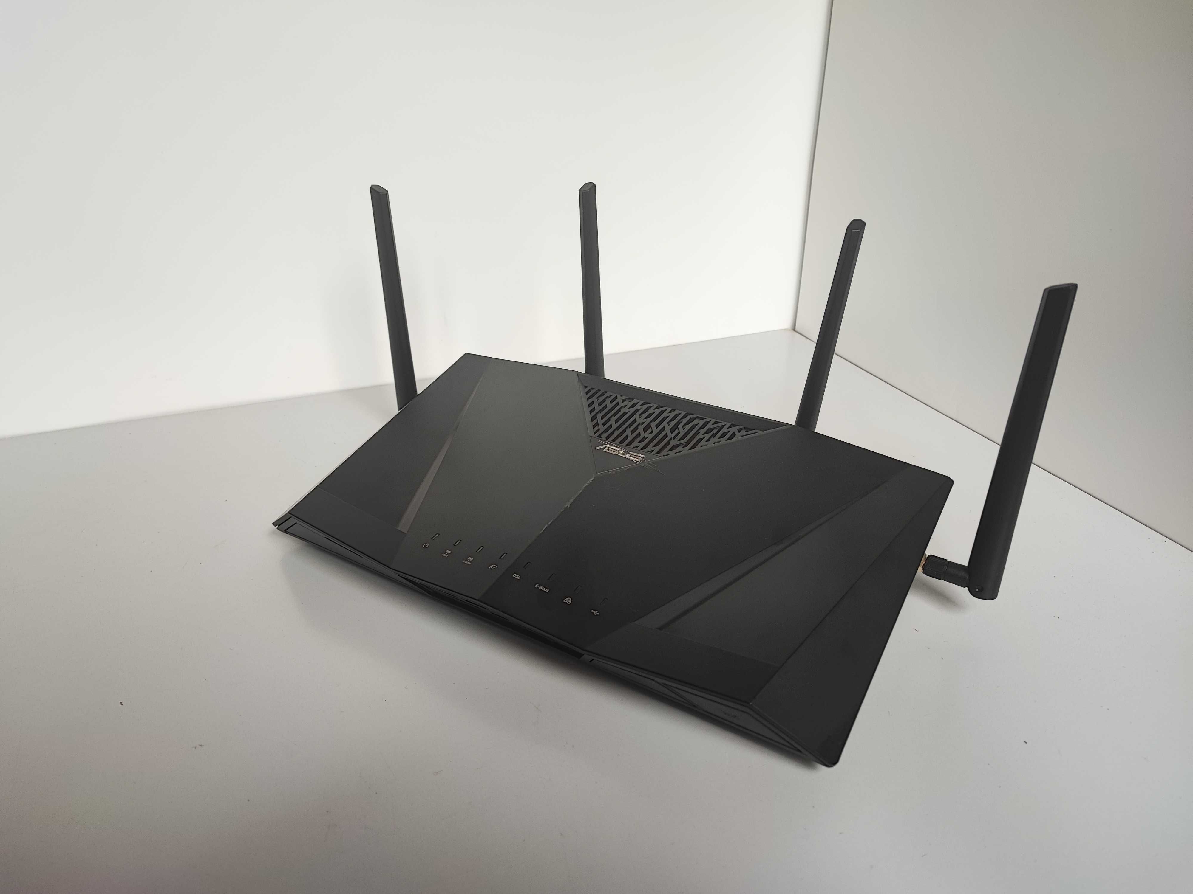 Бездротовий маршрутизатор (роутер) Asus DSL-AC88U