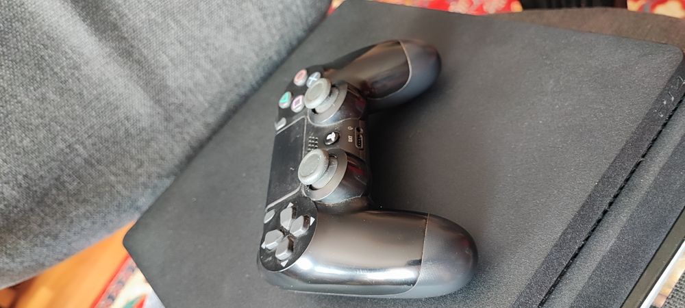Продам sony PS4 slim