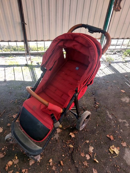 Прогулянкова коляска