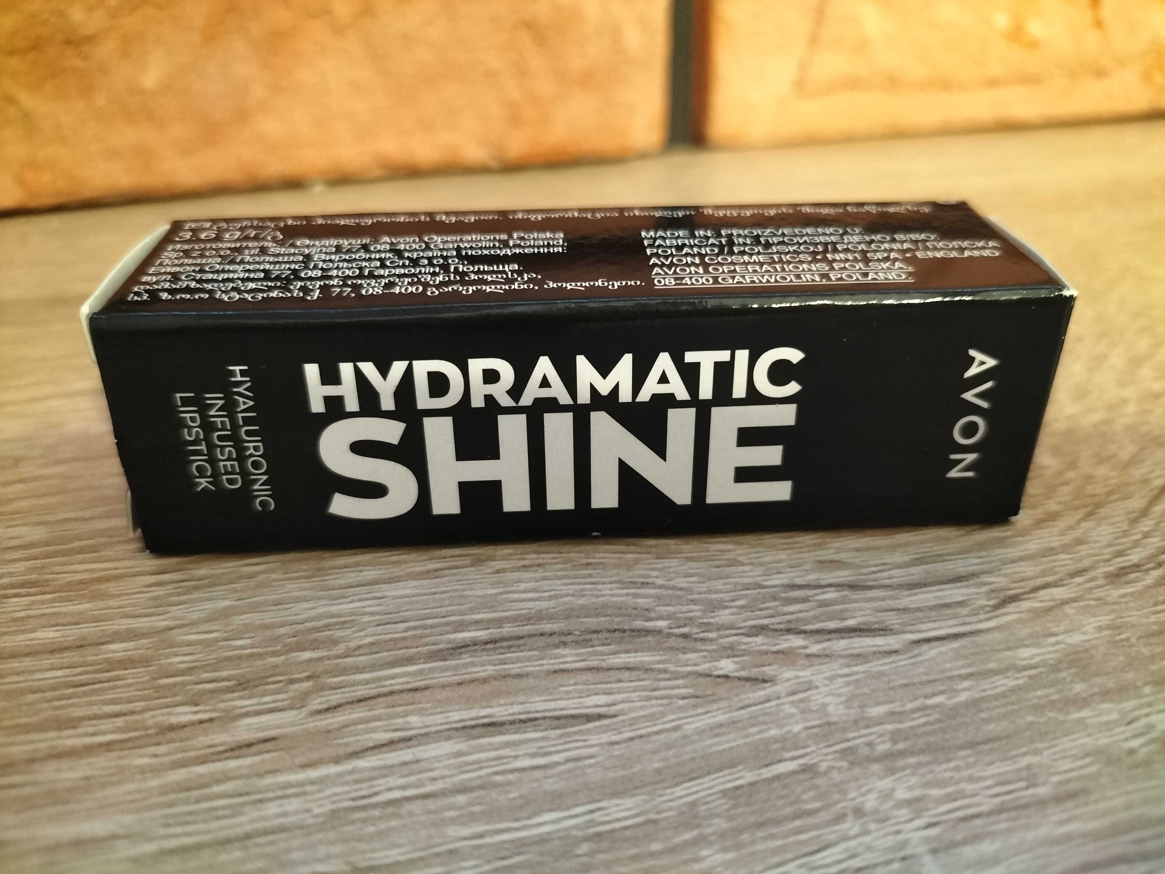 Avon szminka kwas hialuronowym Hydramatic CARMINE