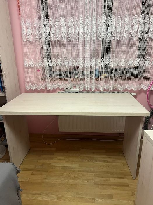 Ładne jasne biurko Bodzio stan bdb