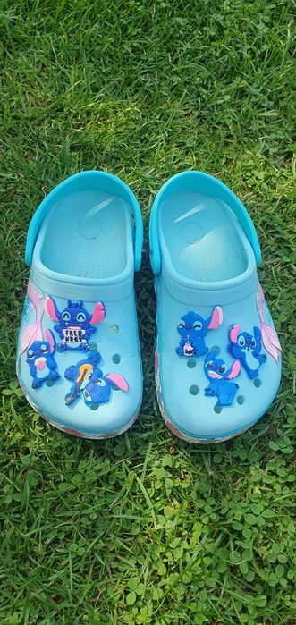 Crocs j2 z przypinkami roz  33-34